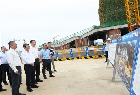 柳州市委書記吳煒、市長張壯到第十二分公司項目調研指導