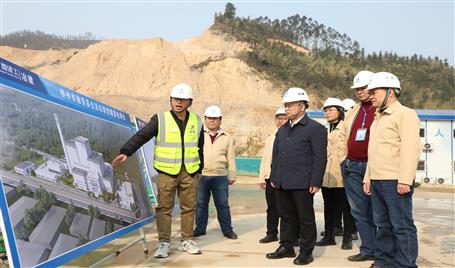 覃振華到冶建桂華分公司承建項目開展安全生產(chǎn)質(zhì)量大檢查