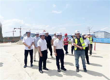 覃振華到桂鴻分公司項(xiàng)目開展第二季度安全生產(chǎn)質(zhì)量綜合大檢查